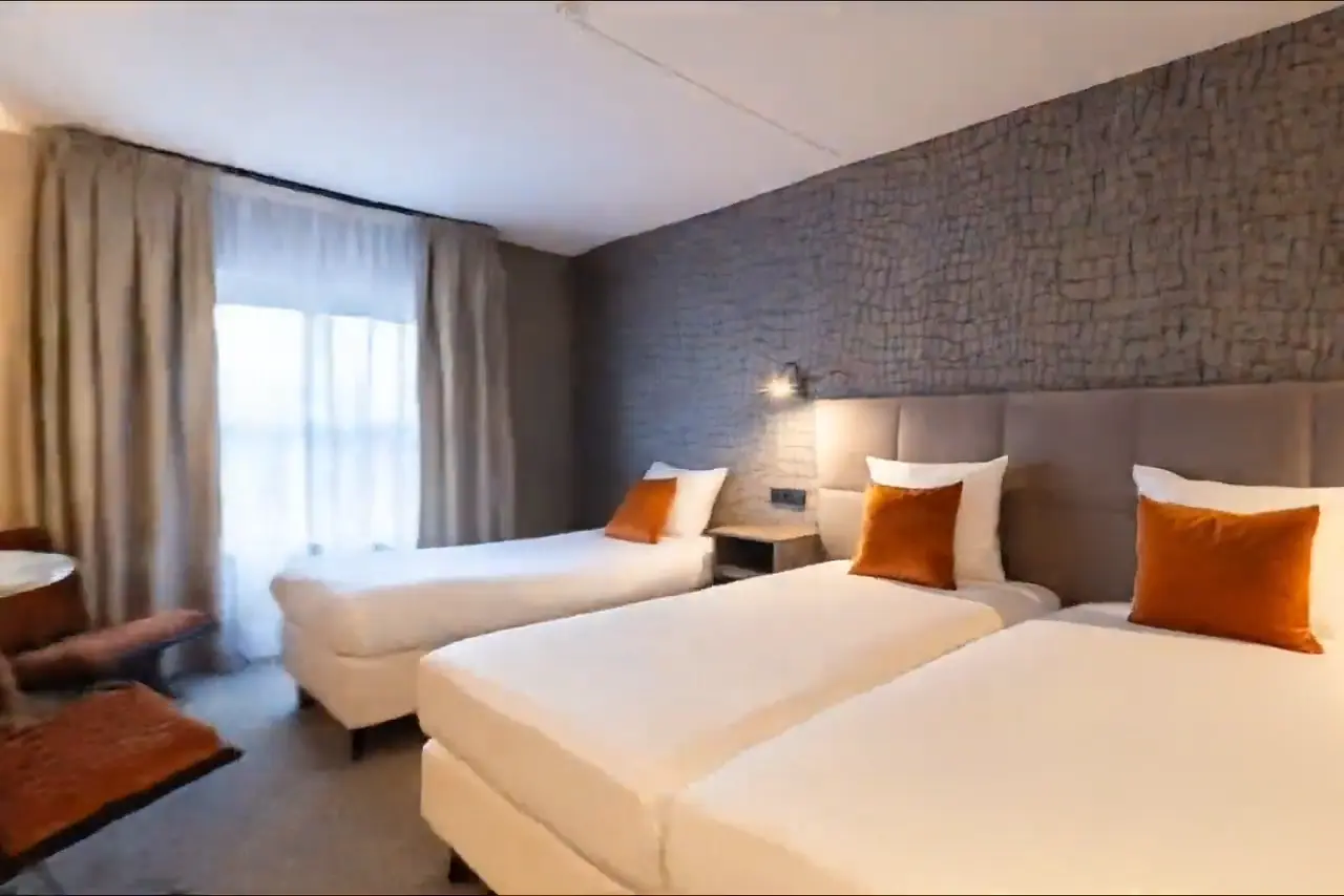 Stilstaand beeld uit de tour van de comfort kamer voor drie personen van Hotel Asteria