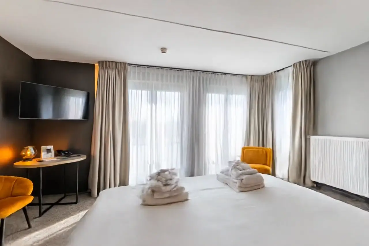 Stilstaand beeld uit de tour van de junior suite van Parkhotel Horst